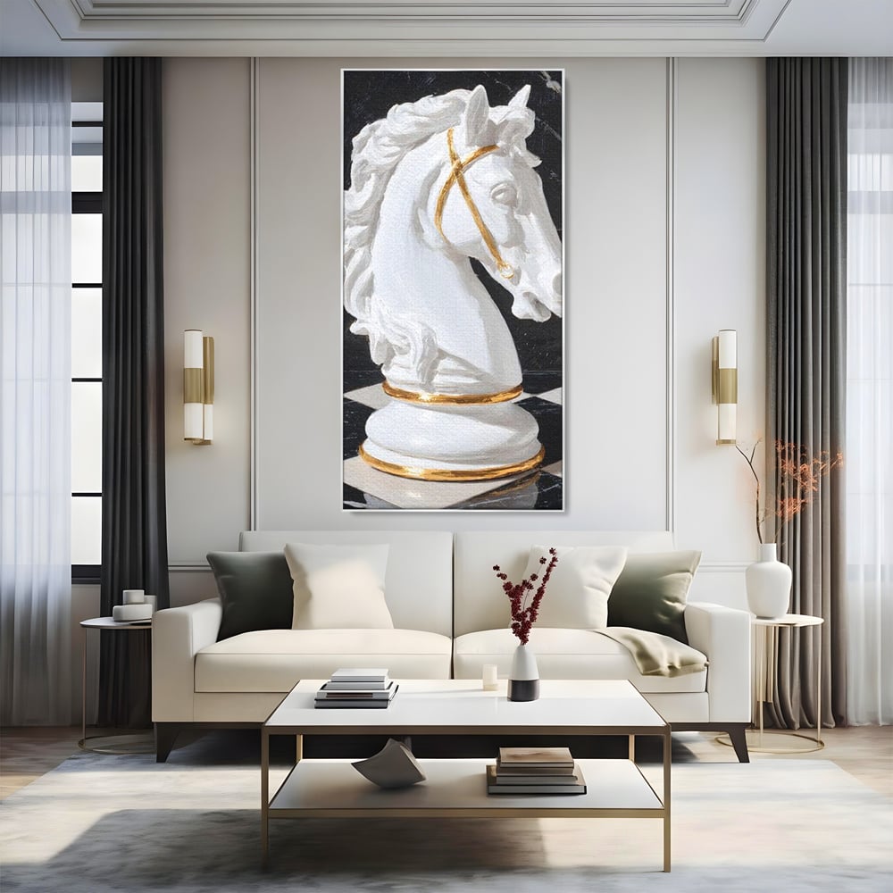 Tablou canvas cu tablou canvas cu cal de sah, in rama de aluminiu argintiu, pe perete intr-un living